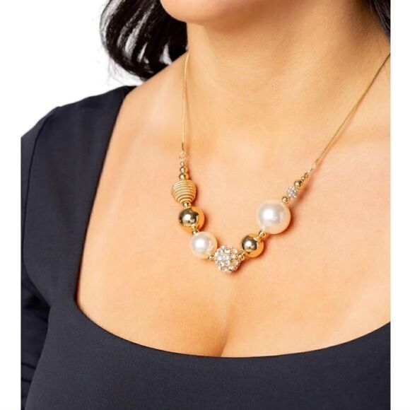 Paparazzi Caliber Choreographer Gold and White Pearl Necklace - Picture 2 of 3